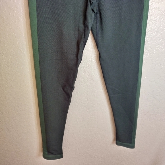 Outdoor Voices Seamless Ribbed 7/8 High Rise Leggings Sz M - Picture 4 of 6